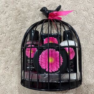 Crimson Glow Bath Set in Birdcage